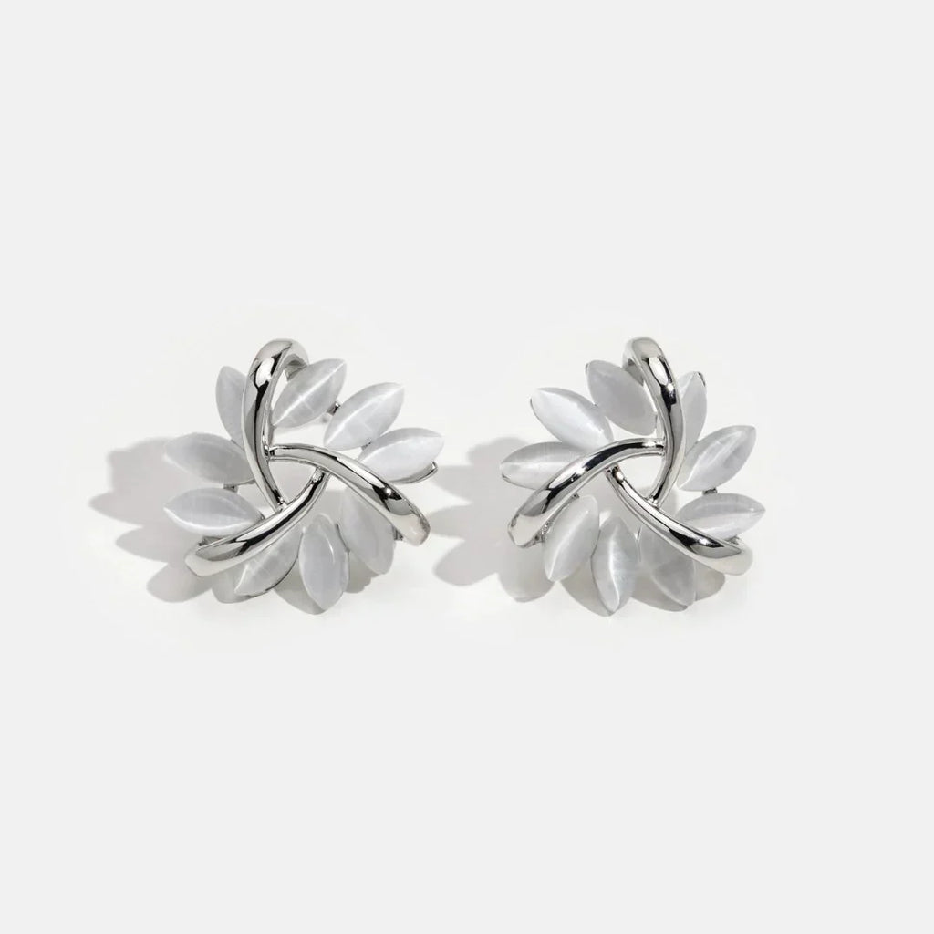 Runde Opal-Blumen-Ohrstecker in Gold - Amara | Shop Nory