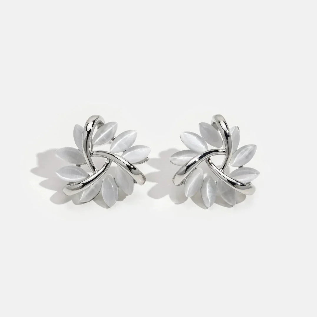 Runde Opal-Blumen-Ohrstecker in Gold - Amara | Shop Nory