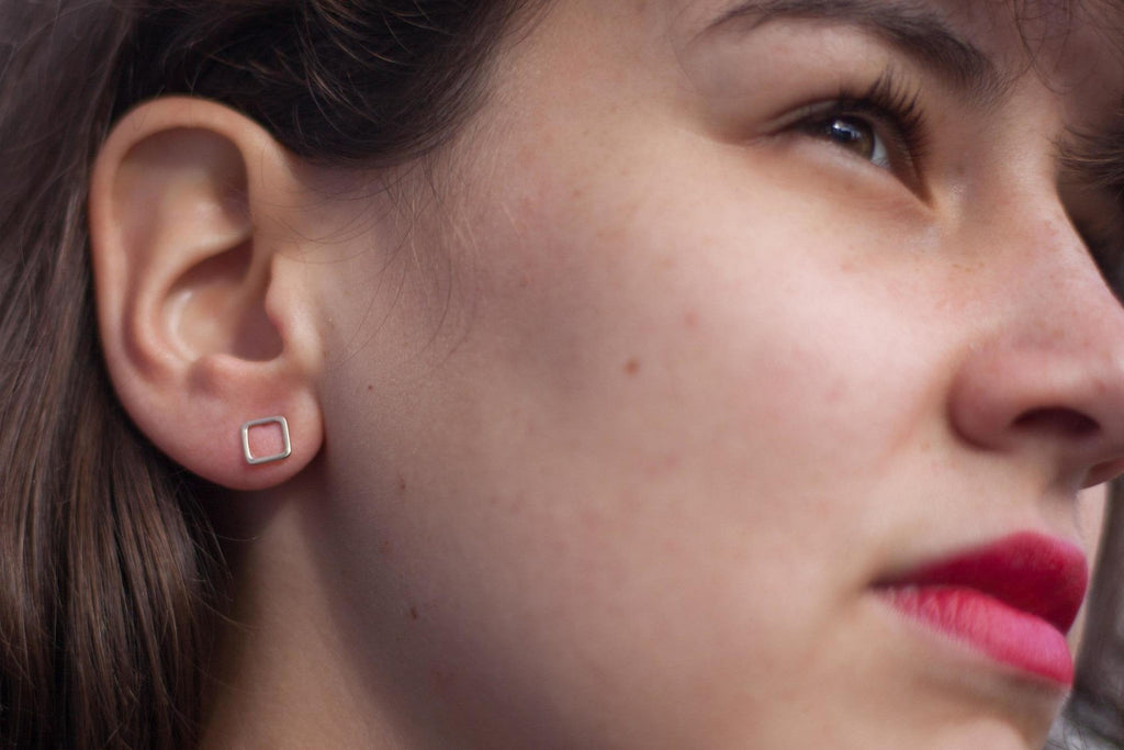 Ohrringe Viereck aus Silber, Ohrstecker Quadrat für Damen | Shop Nory
