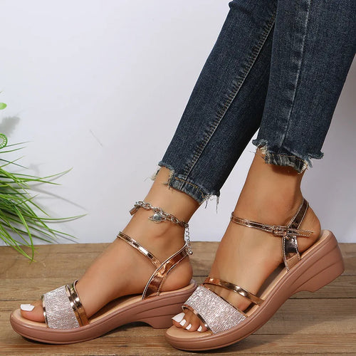 Orthopädische Sandalen mit Keilabsatz