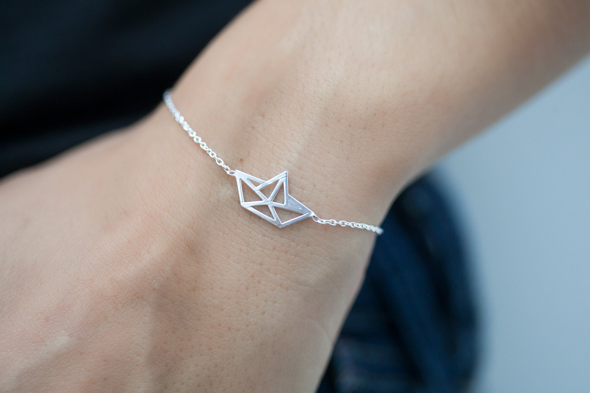 Armband mit Origami-Papierschiff aus 925er Silber – Verspielte Eleganz und Symbolik | Shop Nory