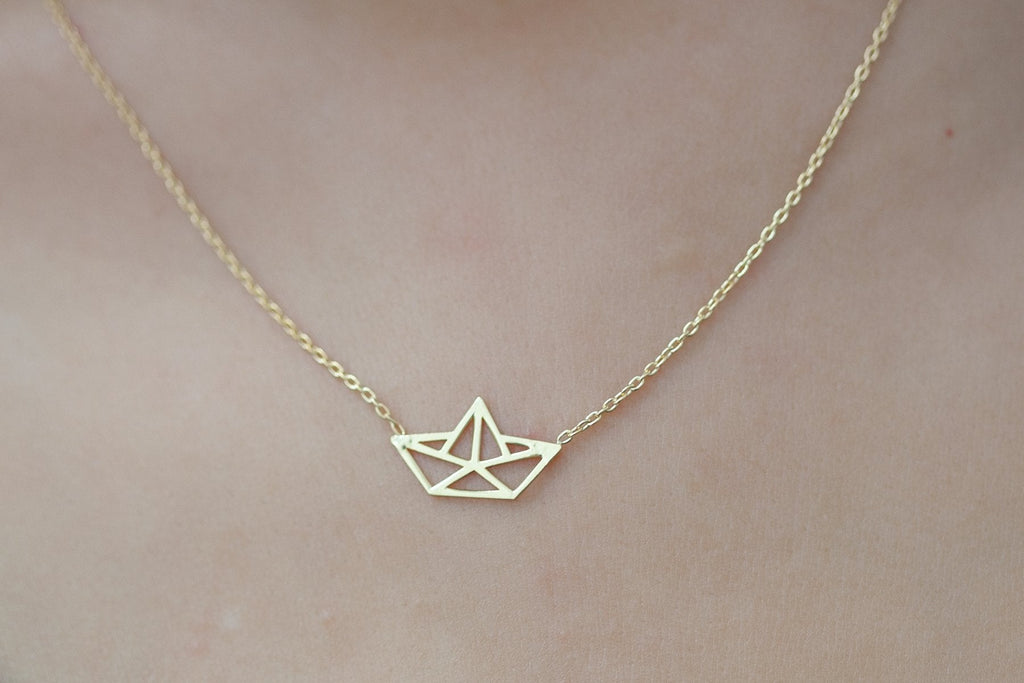 Kette mit Origami Papierschiff - 16 Karat vergoldet | Shop Nory
