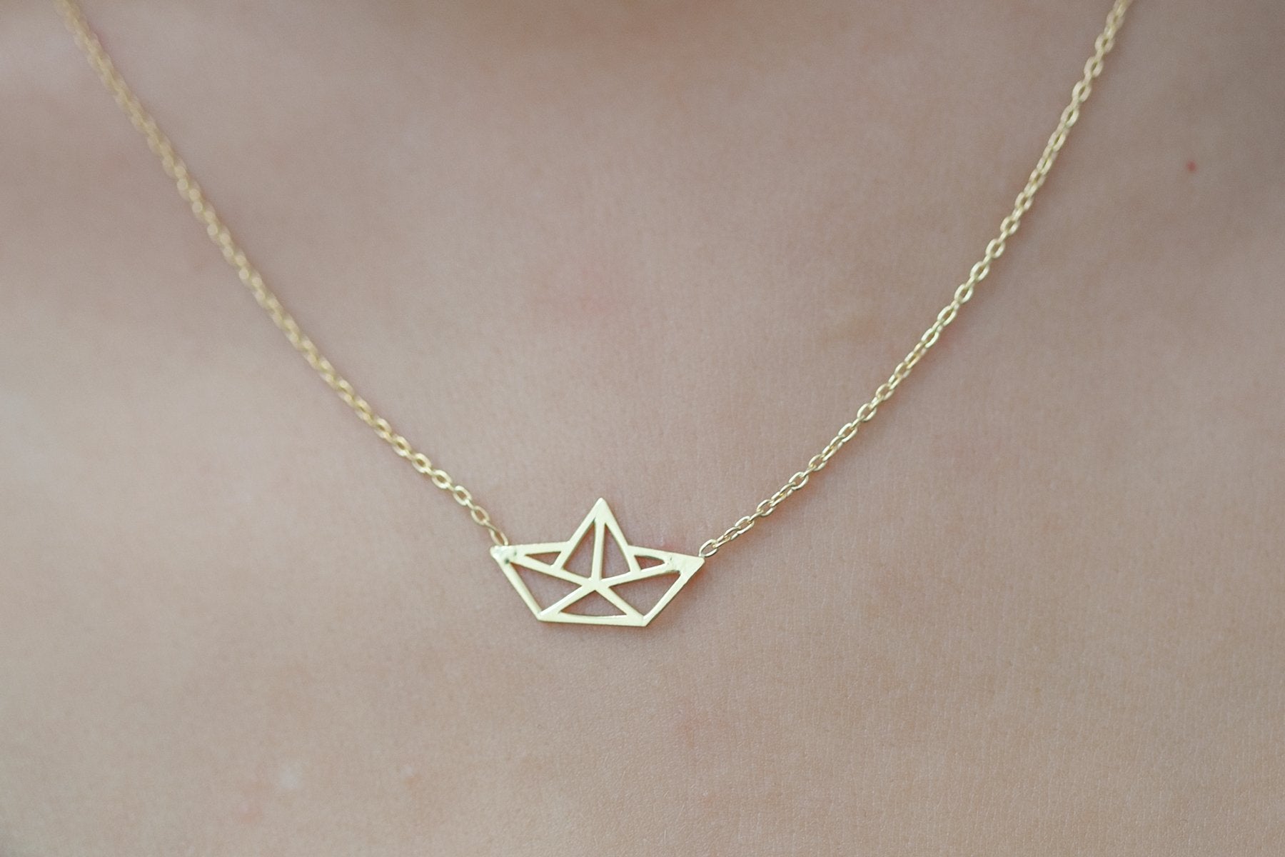 Kette mit Origami Papierschiff - 16 Karat vergoldet | Shop Nory