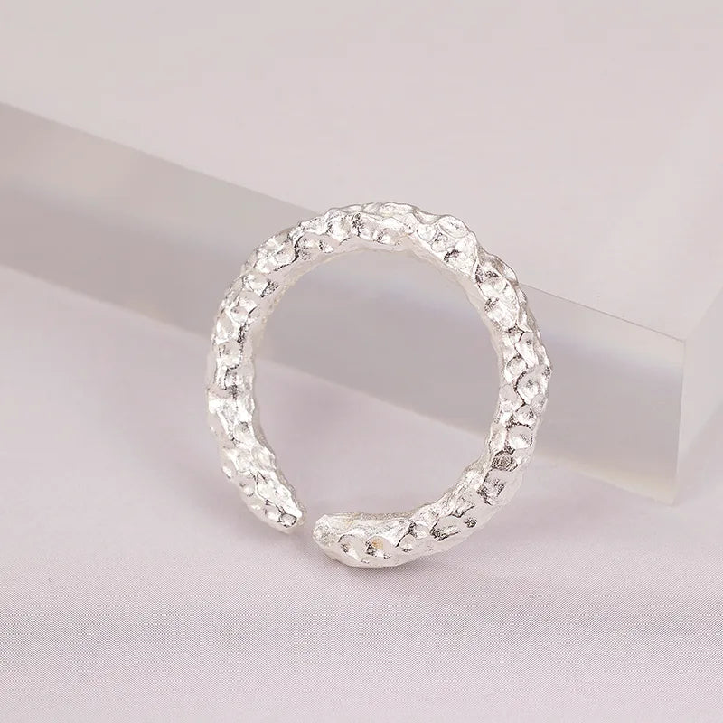 S925 Sterling Silberring Weiblich Öffnend Verstellbarer Ring Spezial-Interesse Design Hochwertige Lava-Textur Hand Schmuck | Shop Nory