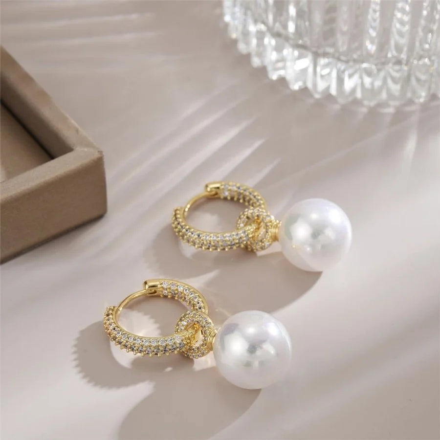 Elegante, kleine Creolen mit Zirkoniasteinen und weisser Perle in Edelstahl -18k vergoldet | Shop Nory