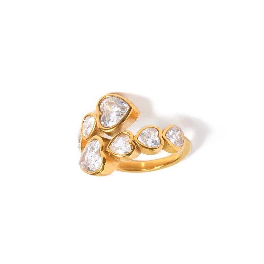 Ring "Bella" mit weissem Herz Steinen in Edelstahl - 18k vergoldet | Shop Nory