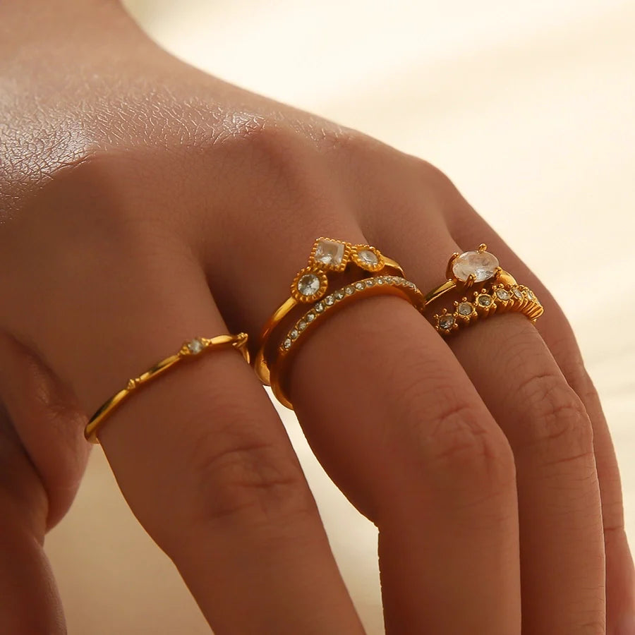 Ring "Ela" dezent in Edelstahl mit Zirkoniastein - 18k vergoldet | Shop Nory