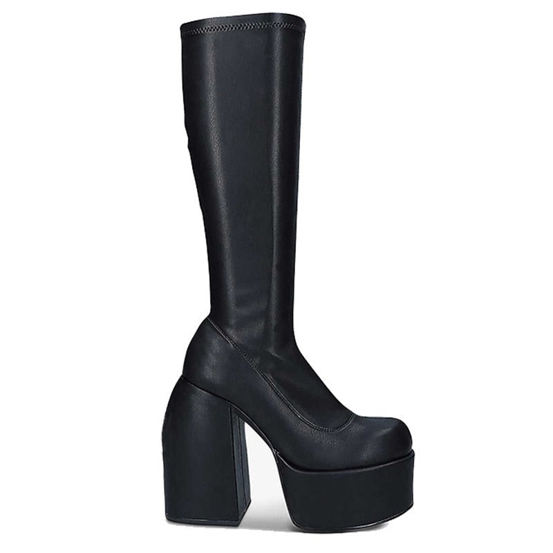 Kniestiefel mit hohem Absatz: Damenmode 2024