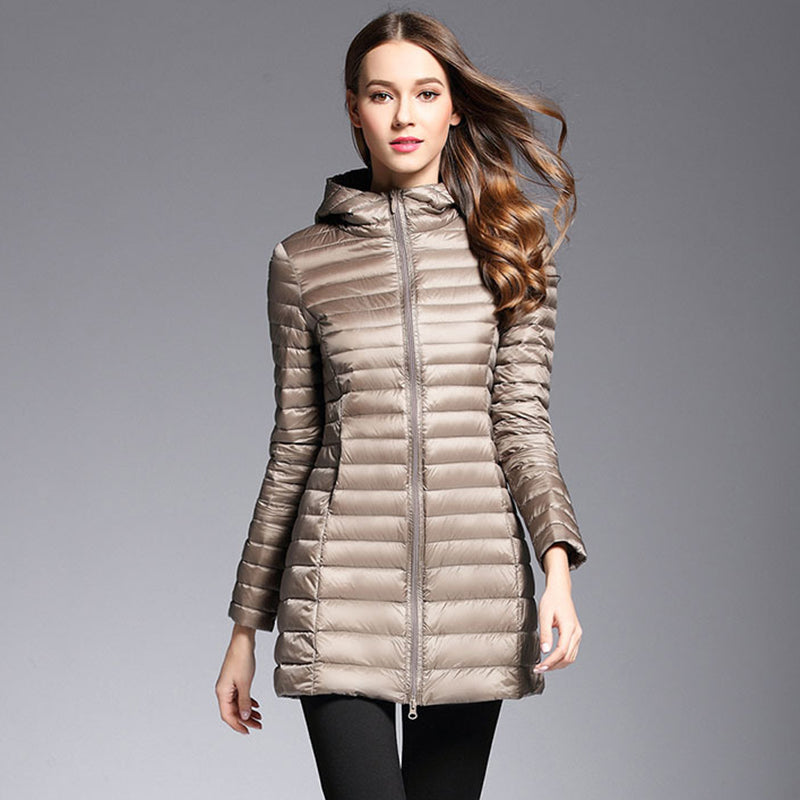 Lange Daunenjacke mit Kapuze "Praktische Leichtigkeit"