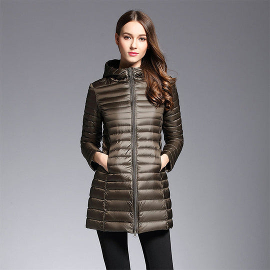 Lange Daunenjacke mit Kapuze "Praktische Leichtigkeit"