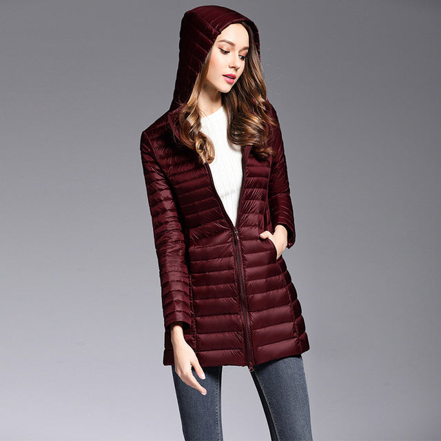 Lange Daunenjacke mit Kapuze "Praktische Leichtigkeit"