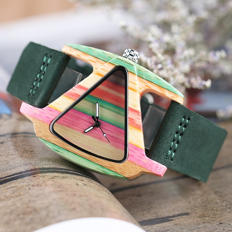 Farbige Dreieck Bamboo Wood Uhr