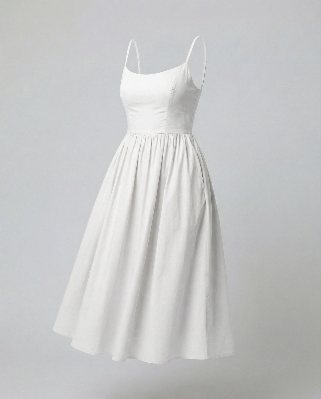 Einfarbiges Kleid mit U-Ausschnitt und Strapsen