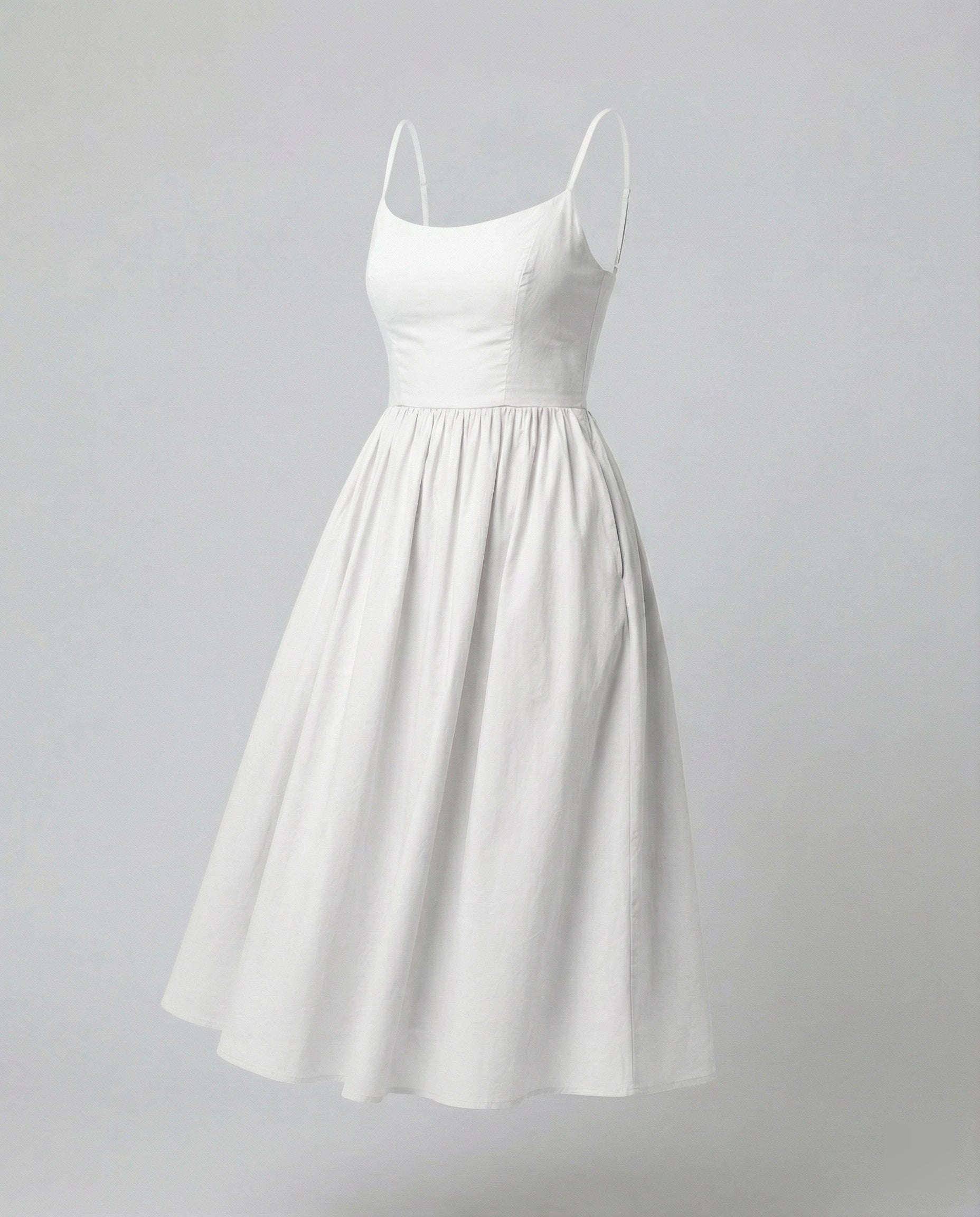 Einfarbiges Kleid mit U-Ausschnitt und Strapsen