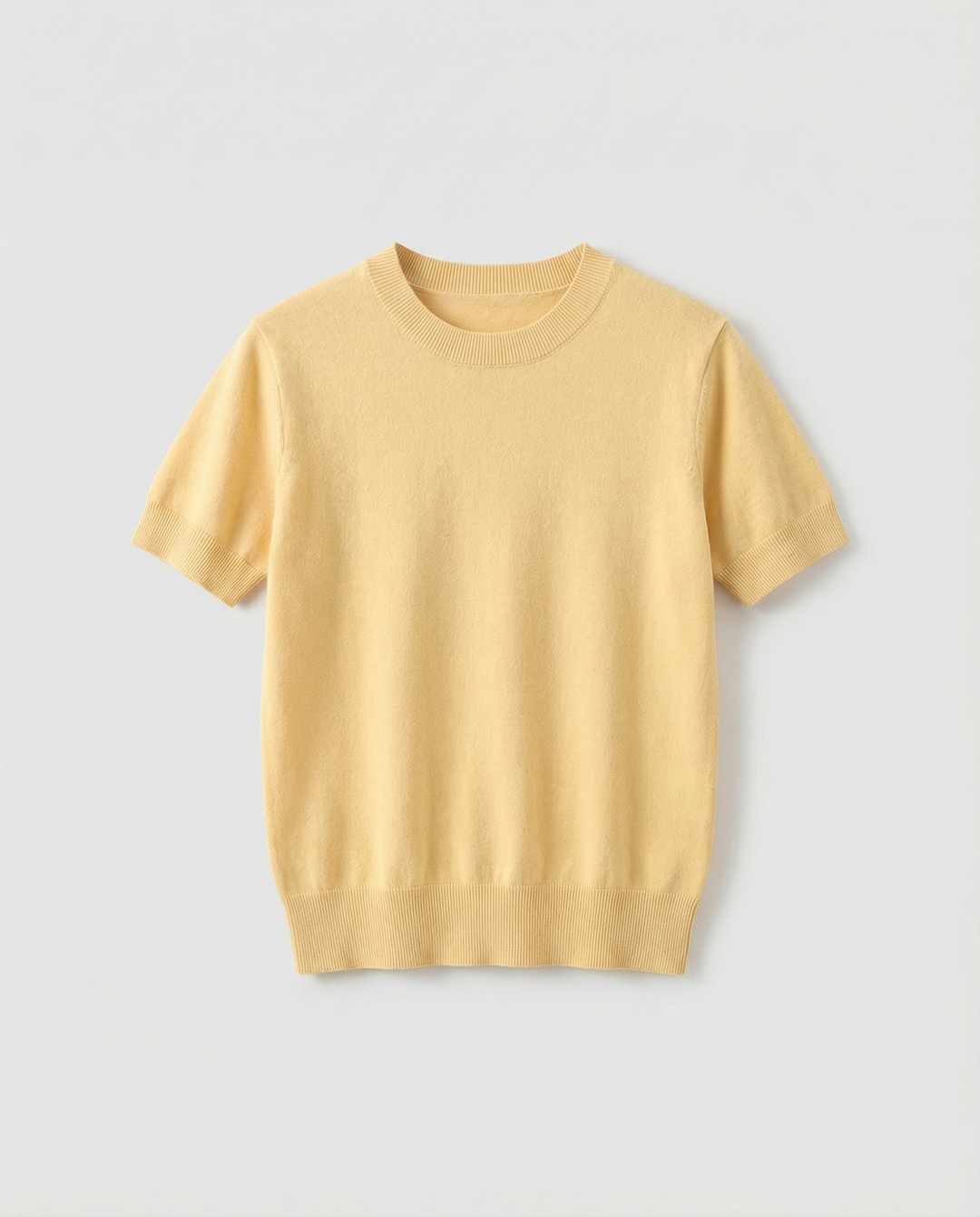 Damen Feinstrickpullover mit Kurzarmiger Silhouette und Weich Fließendem Material