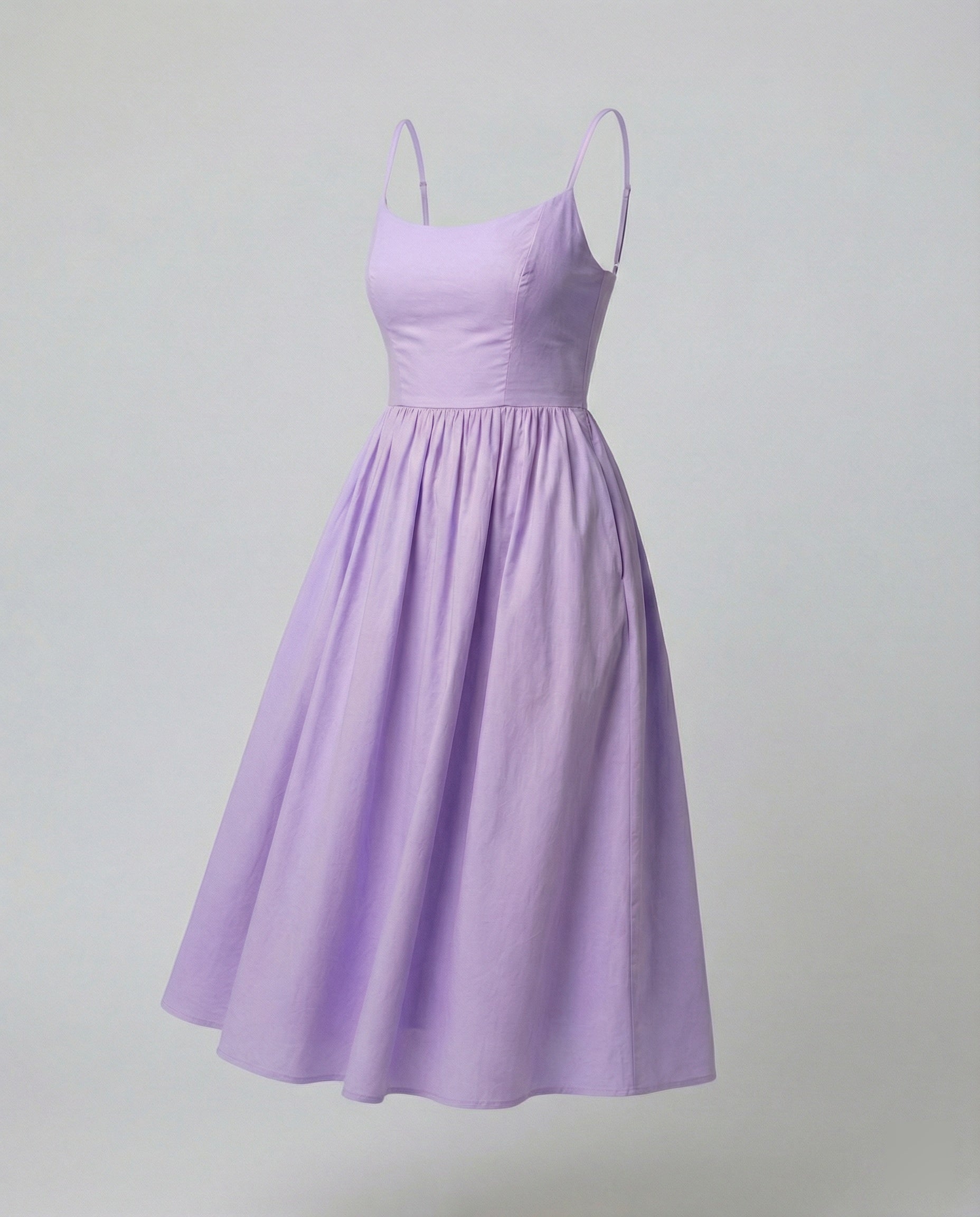 Einfarbiges Kleid mit U-Ausschnitt und Strapsen