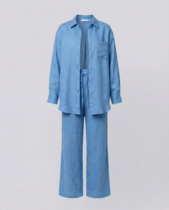 Damen Lässiges Leinen-Outfit mit weit geschnittenem Hemd und lockeren Hosen