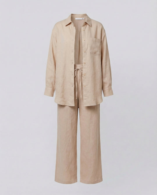 Damen Lässiges Leinen-Outfit mit weit geschnittenem Hemd und lockeren Hosen