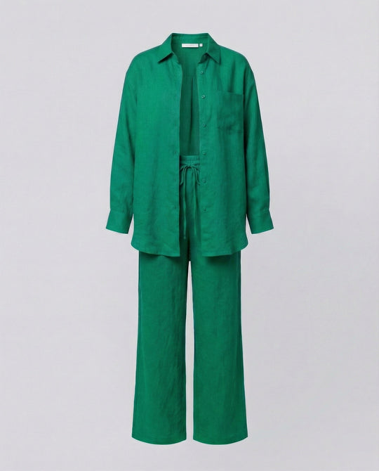Damen Lässiges Leinen-Outfit mit weit geschnittenem Hemd und lockeren Hosen