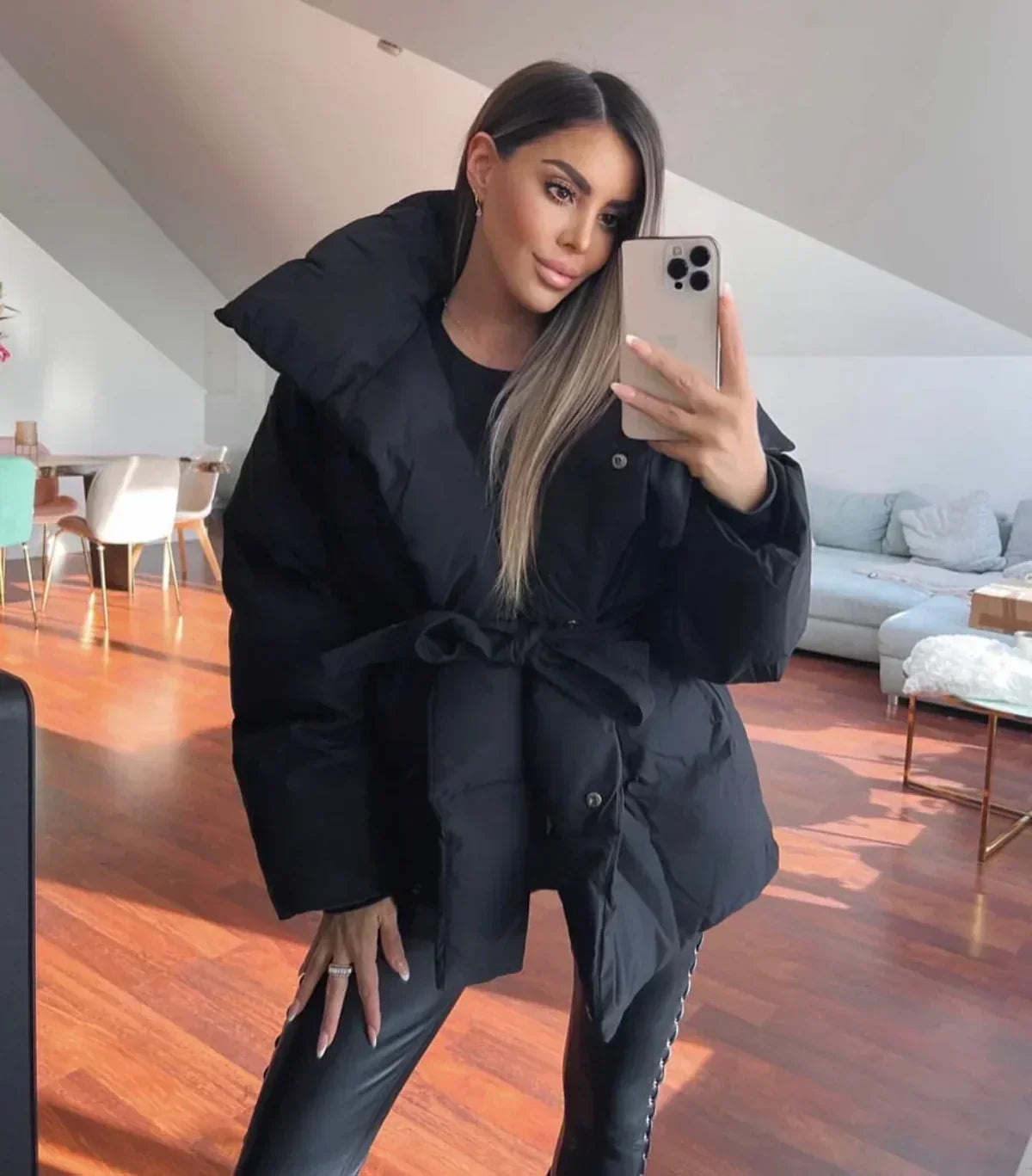 ShopNory | Kurze Damenjacke mit Stehkragen und Taillierter Taille