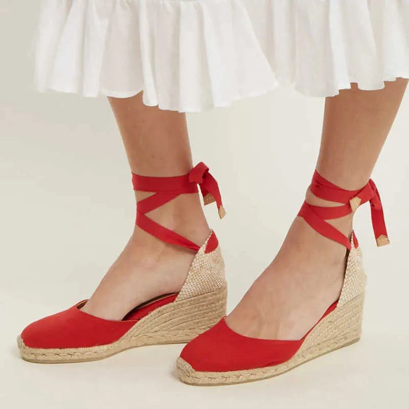 Sandalen mit Knöchelriemen