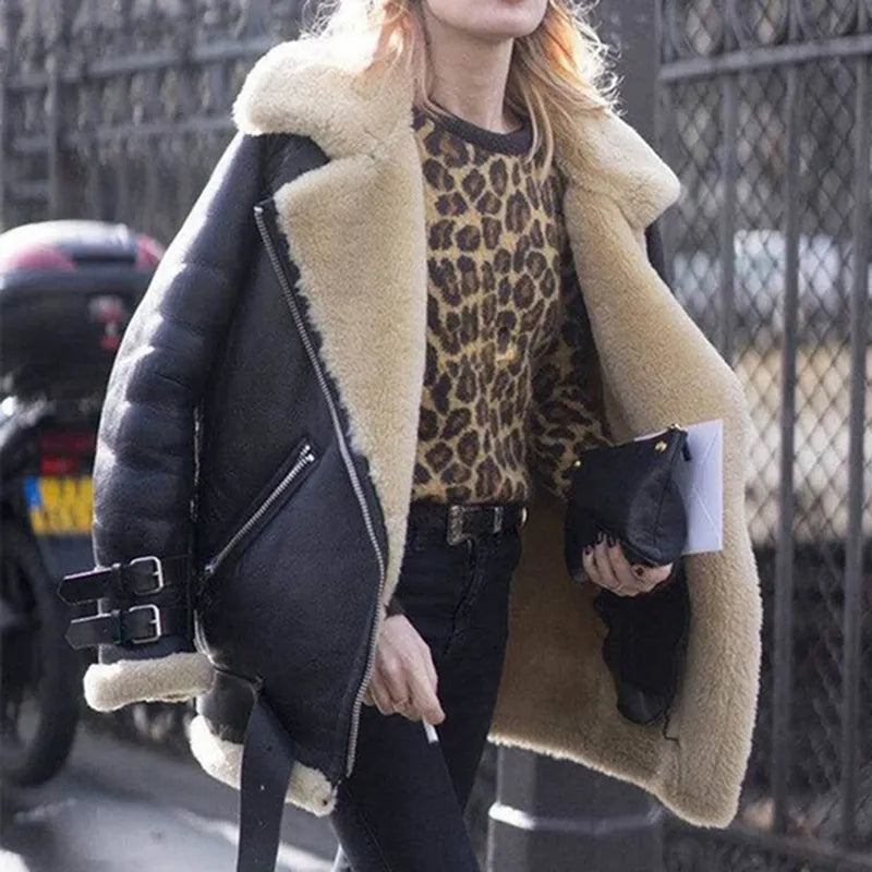 Lederjacke mit Schnalle