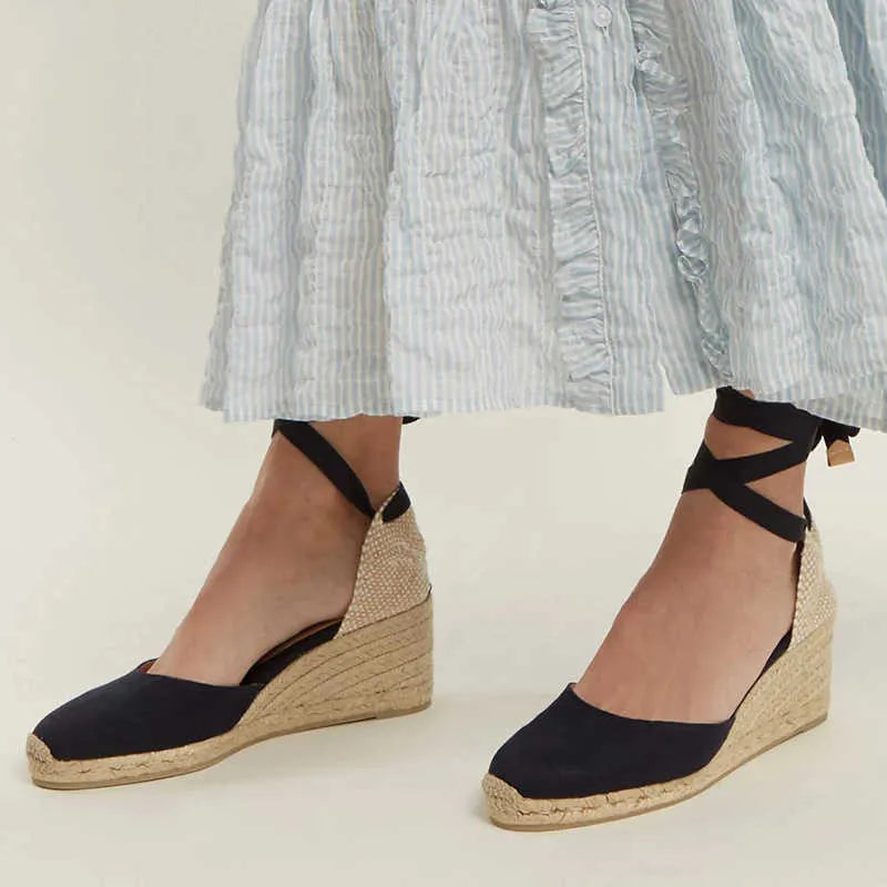 Sandalen mit Knöchelriemen