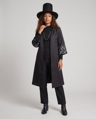 Damen kostümset mit kunstvollem Umhang und stilvollen Accessoires Shop Nory