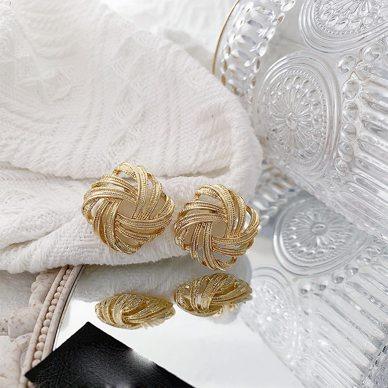 Retro Gold Farbe Geflochtene Geometrische Ohrenclip | Shop Nory