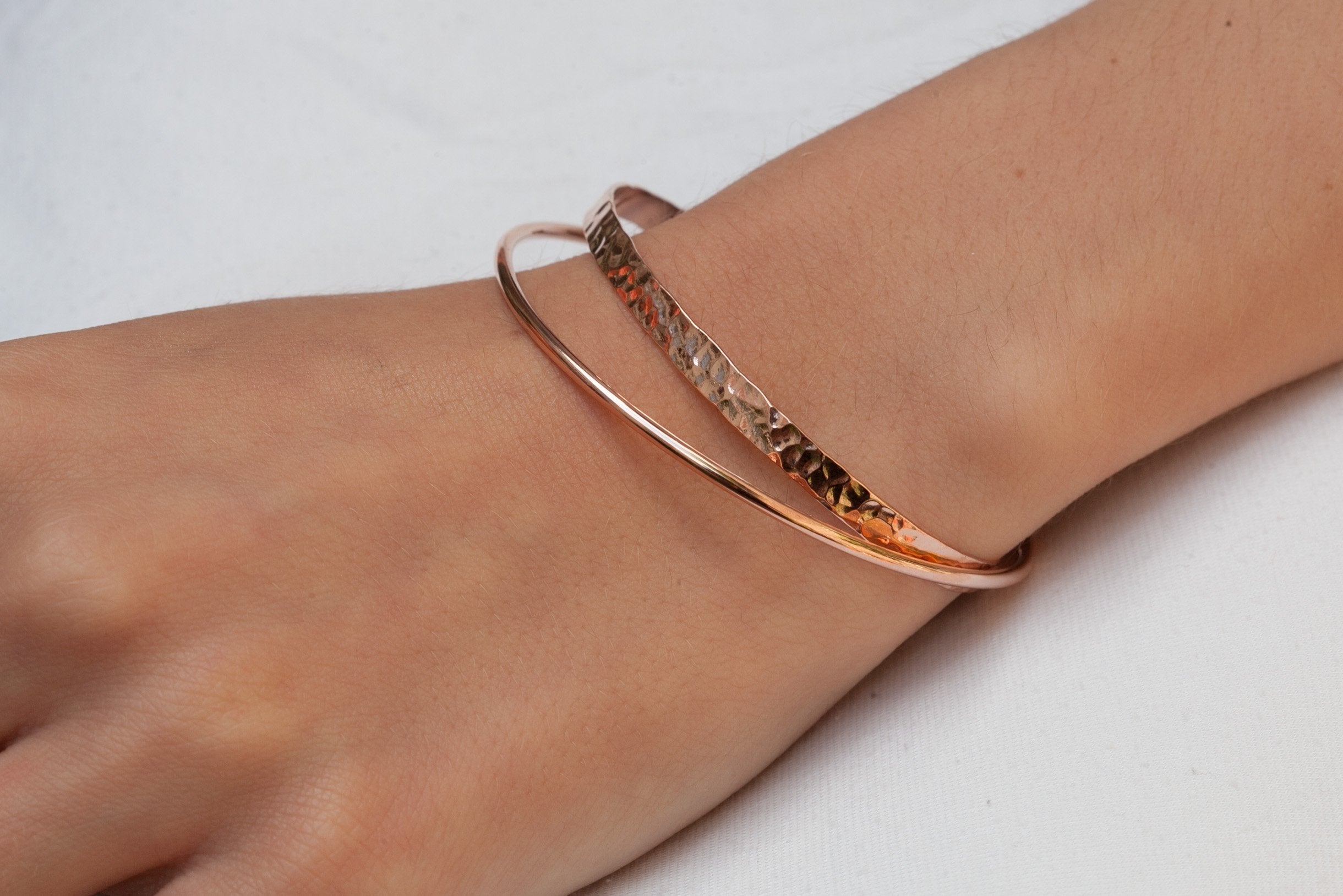 Schlichter Armreif, Rosévergoldet – Eleganz im Minimalistischen Design | Shop Nory