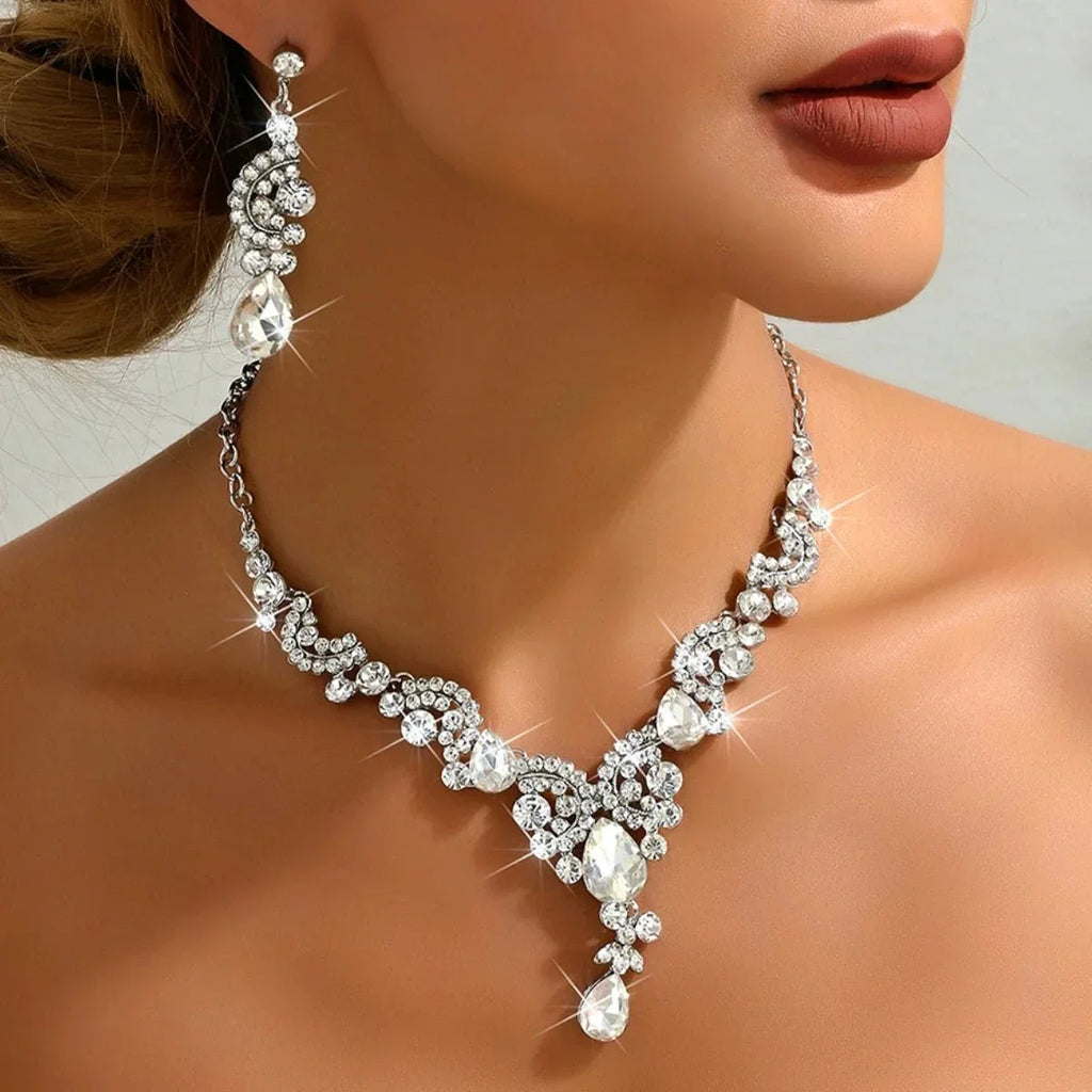 Abgerundetes Diamant Glammer Halsketten- und Ohrring-Set