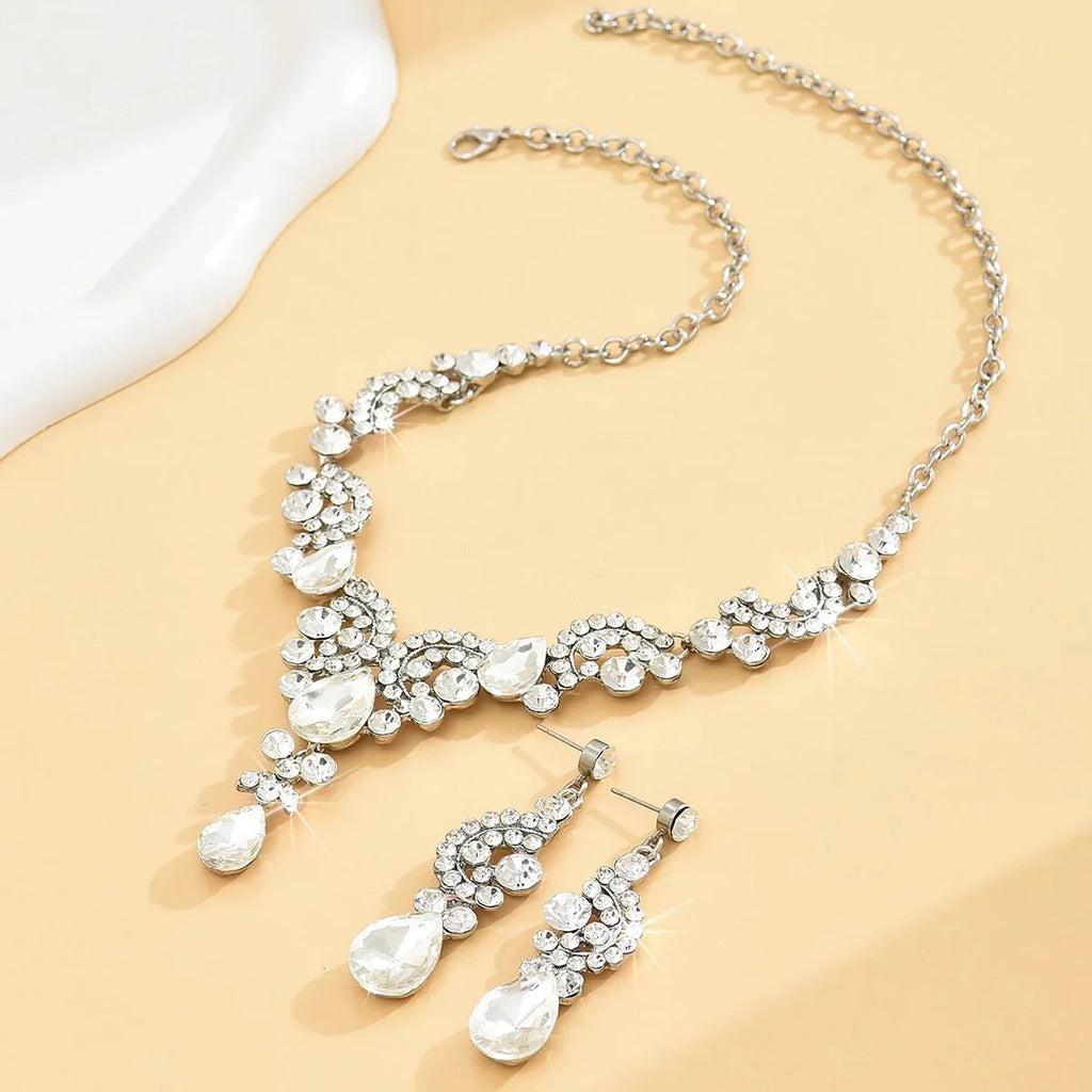 Abgerundetes Diamant Glammer Halsketten- und Ohrring-Set