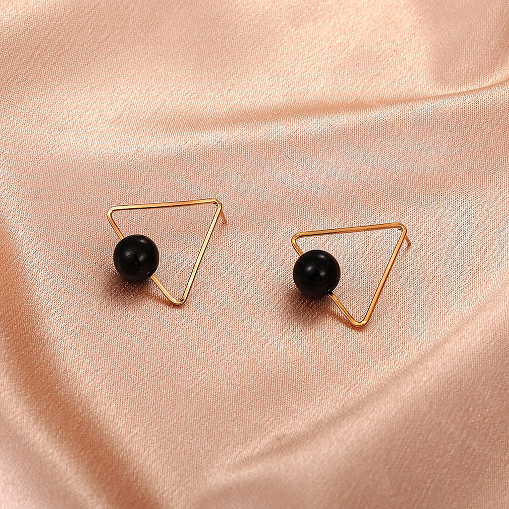 Damen Gold plattiert Mittel Schwarz Perle Ball Dreieck Stecker Ohrringe | Shop Nory