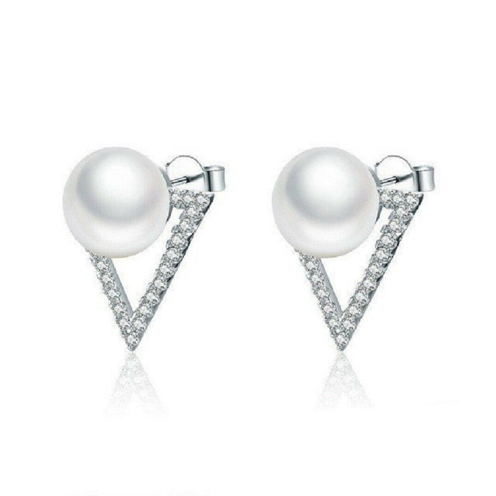 Damen Weiße Perle & Mikro Pave Kubische Zirkonia Dreieck Ohrstecker | Shop Nory