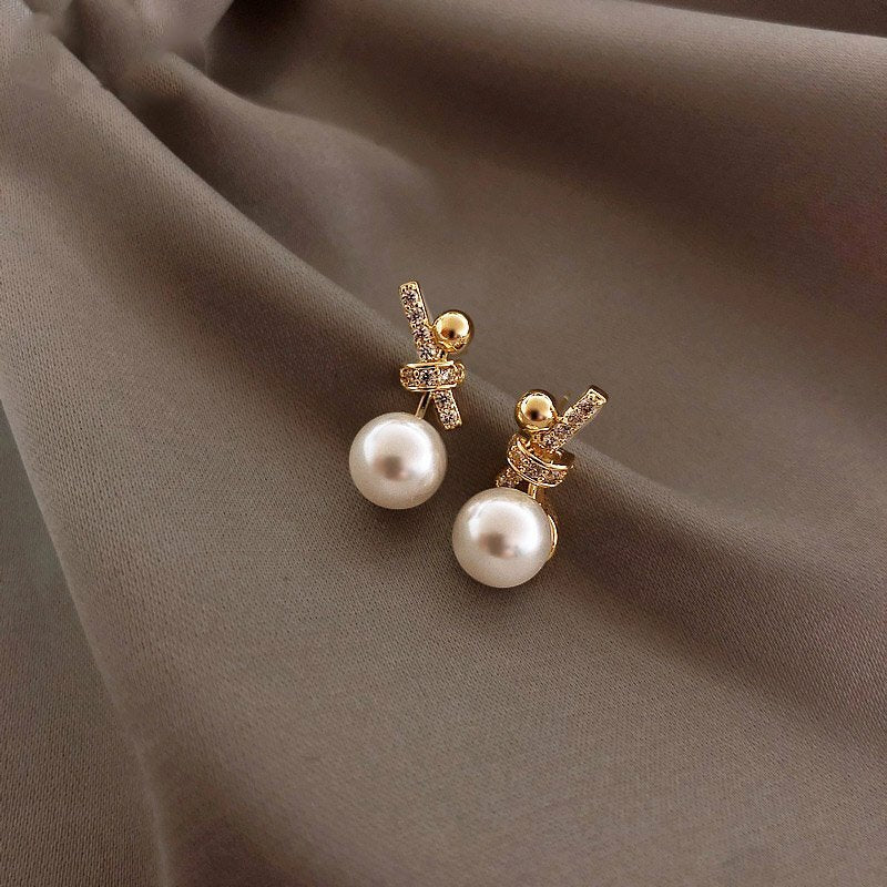 Damen vergoldete funkelnde Strass Schleife Simulierte Perle Stecker Ohrringe | Shop Nory