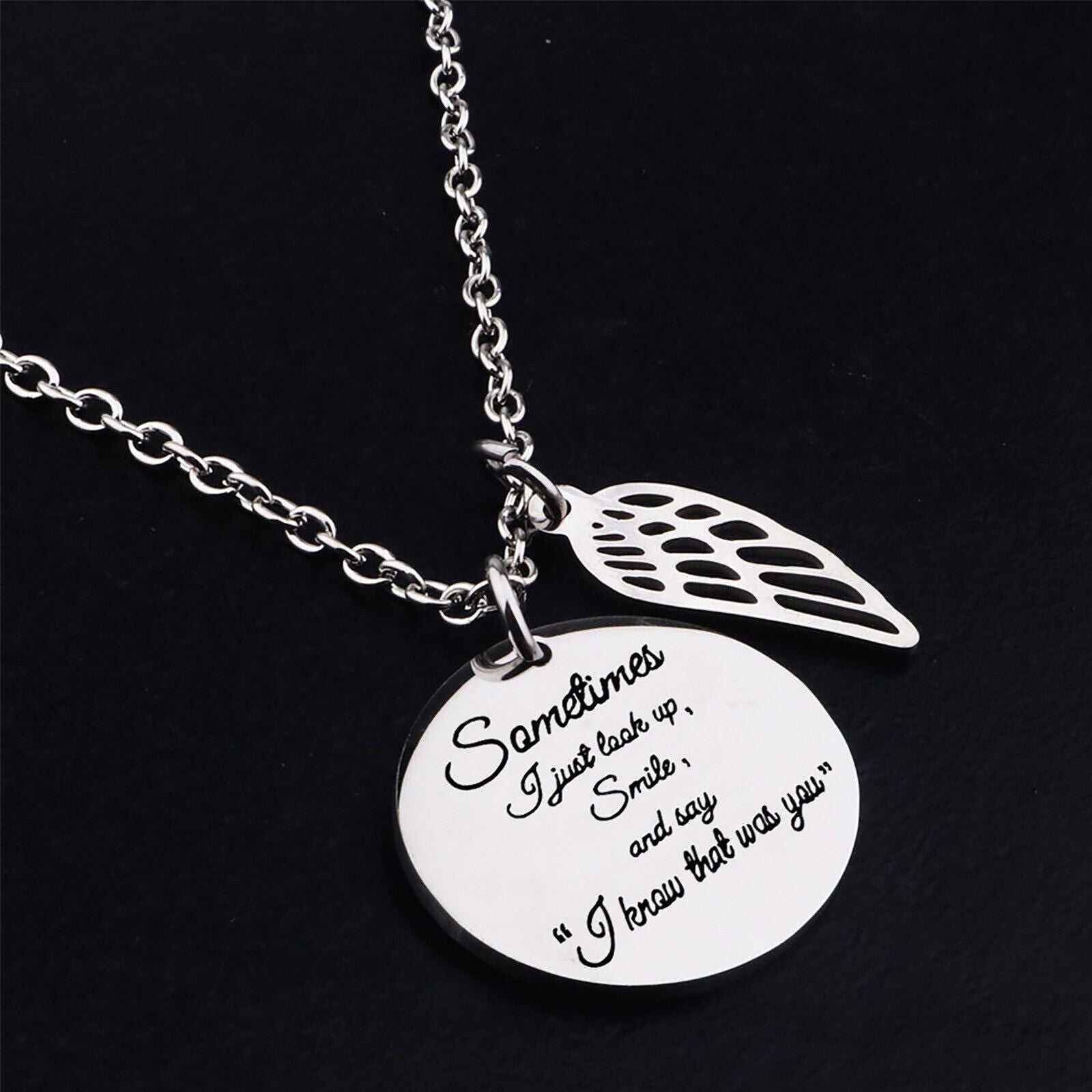 Unisex Silber "Manchmal schaue ich einfach nur ..." Engraved Anhänger Engel Flügel Halskette | Shop Nory