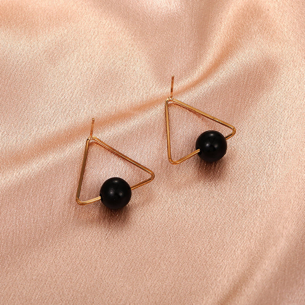 Damen Gold plattiert Mittel Schwarz Perle Ball Dreieck Stecker Ohrringe | Shop Nory