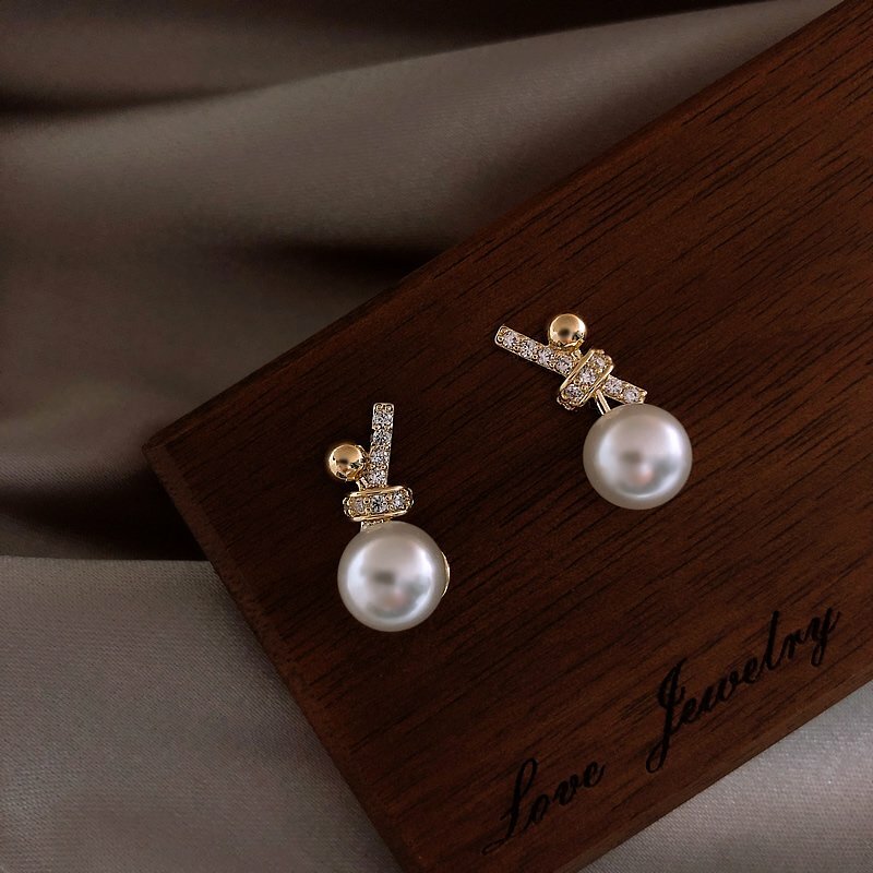 Damen vergoldete funkelnde Strass Schleife Simulierte Perle Stecker Ohrringe | Shop Nory