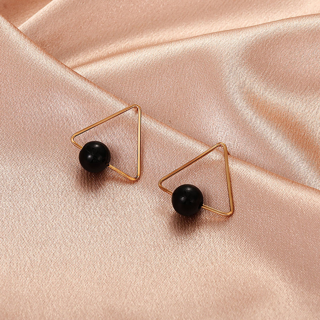 Damen Gold plattiert Mittel Schwarz Perle Ball Dreieck Stecker Ohrringe | Shop Nory