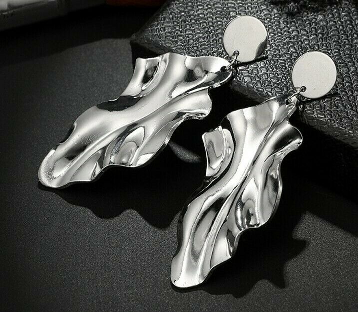 Fester Silberbeschichteter Blättergeometrischer Anhängerohrringe | Shop Nory
