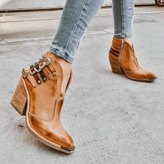Shopnory | Stiefel mit Nieten und Klobigem Schnallenverschluss