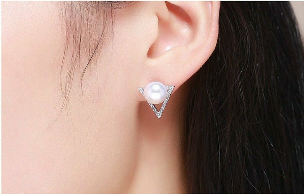 Damen Weiße Perle & Mikro Pave Kubische Zirkonia Dreieck Ohrstecker | Shop Nory