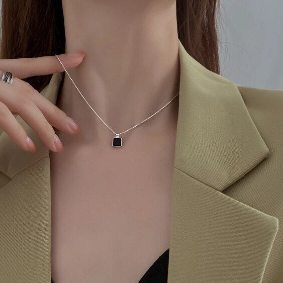 S925 Silber Schwarzes Quadratisches Anhänger-Neklace | Shop Nory