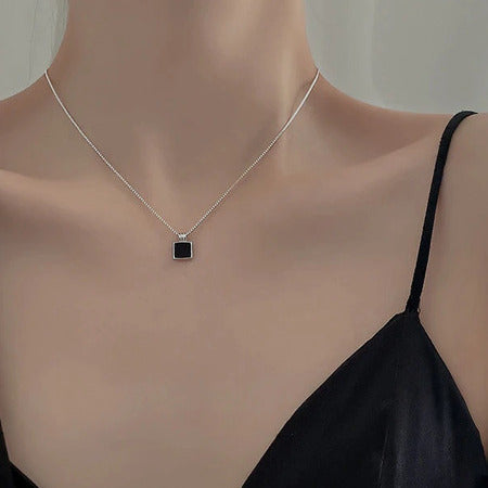 S925 Silber Schwarzes Quadratisches Anhänger-Neklace | Shop Nory