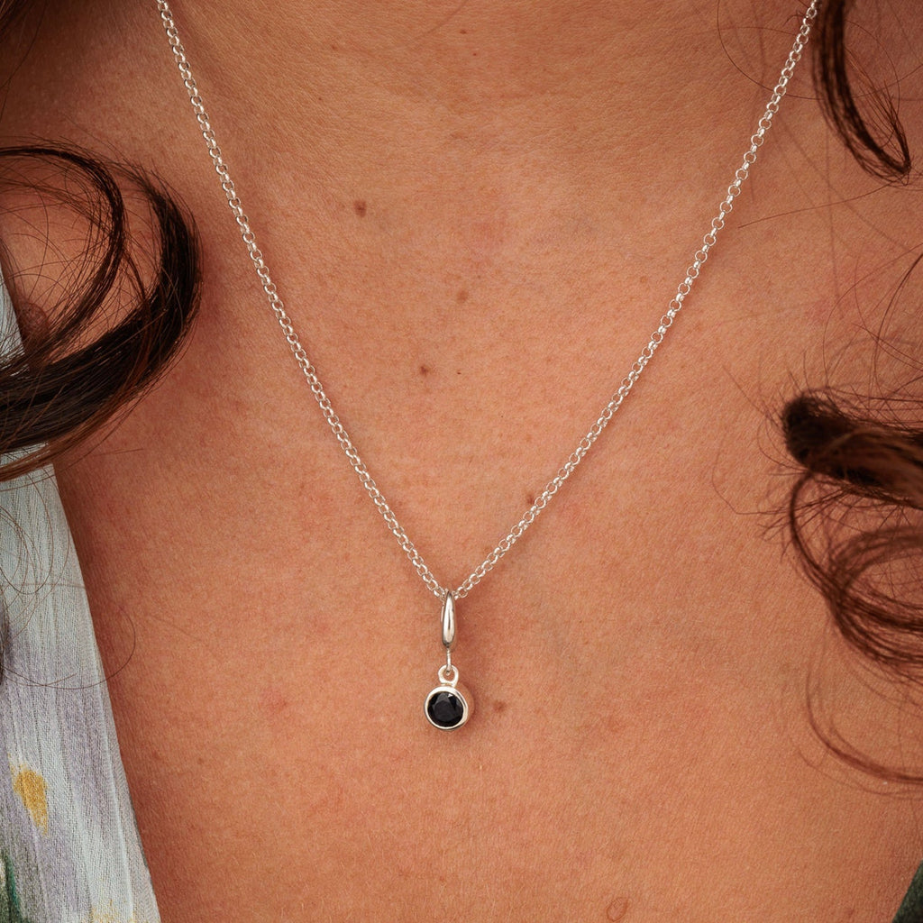 September Geburtsstein Charm Halskette (Saphir) | Shop Nory