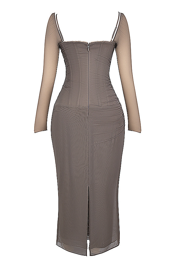 Elegantes Maxikleid mit tiefem Ausschnitt und langen Ärmeln