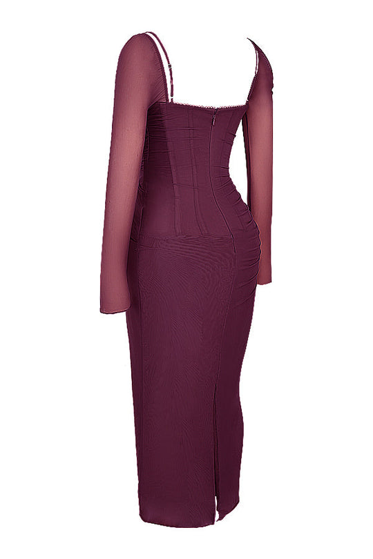 Elegantes Maxikleid mit tiefem Ausschnitt und langen Ärmeln