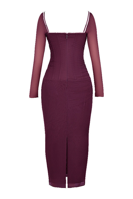 Elegantes Maxikleid mit tiefem Ausschnitt und langen Ärmeln