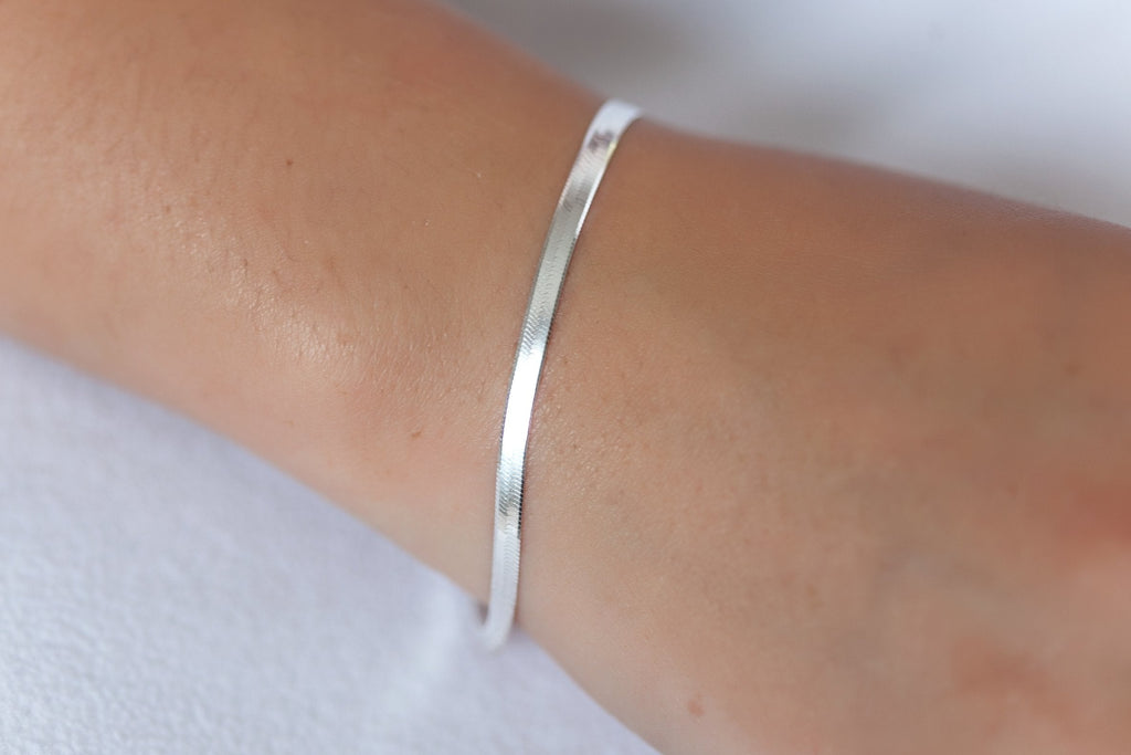 Flaches Schlangenarmband aus Silber | Shop Nory