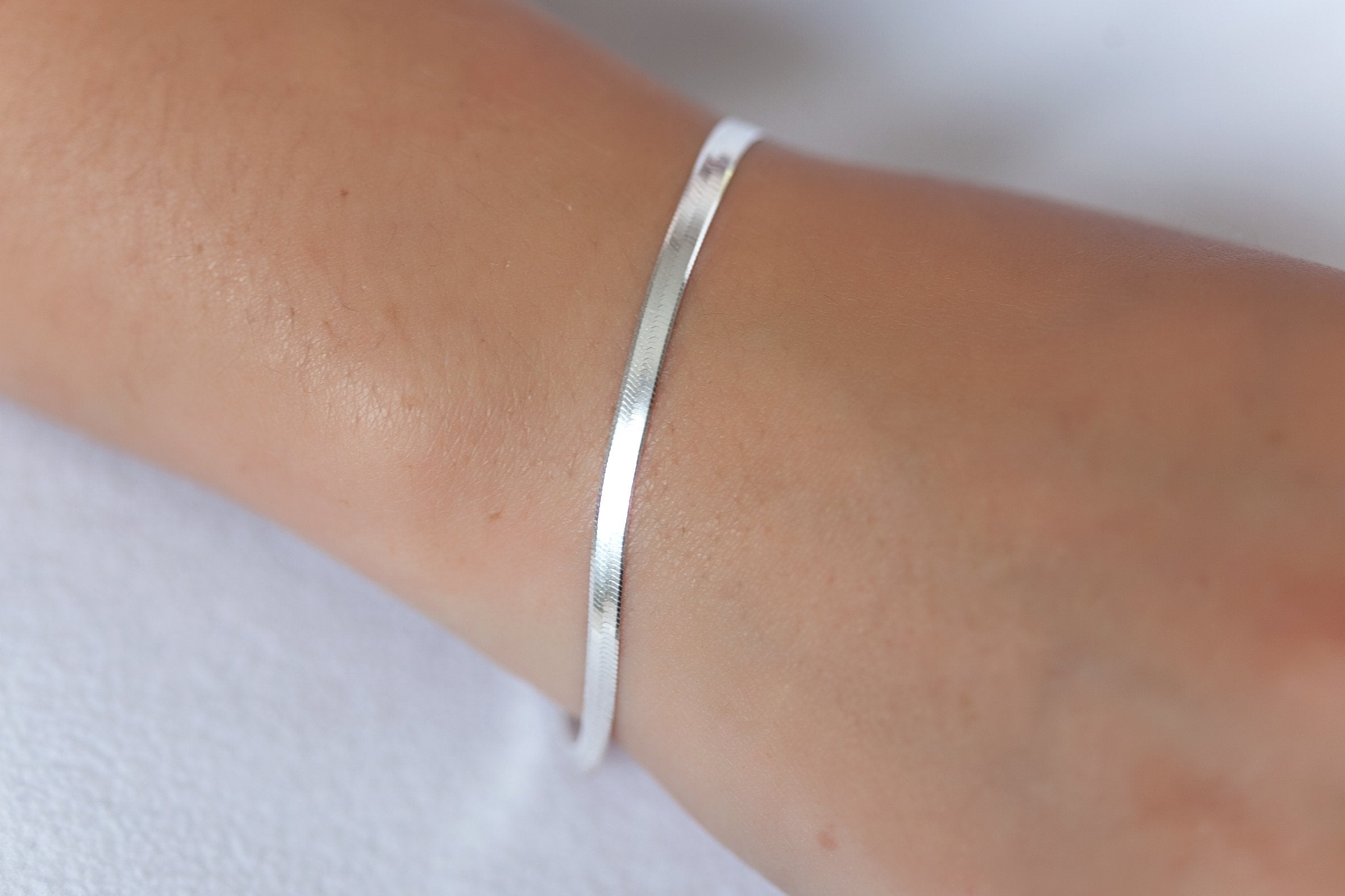 Flaches Schlangenarmband aus Silber | Shop Nory